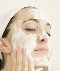 ده عادتی که جوانی دانه تانرا بدتر میکند